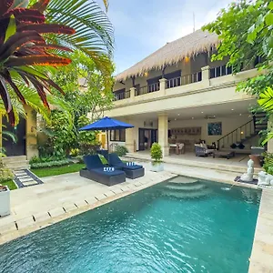 Bugis Kayu Aya Villa